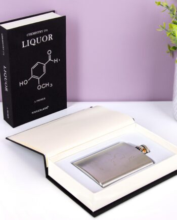 Scheikundeboek met heupflacon