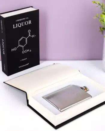 Scheikundeboek met heupflacon