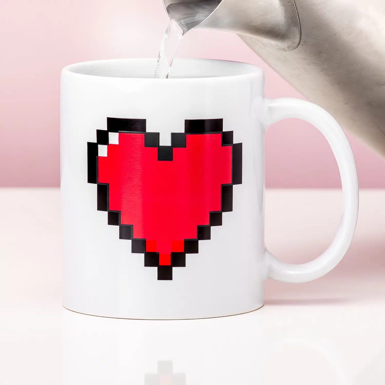 Warmtegevoelige mok pixel hart