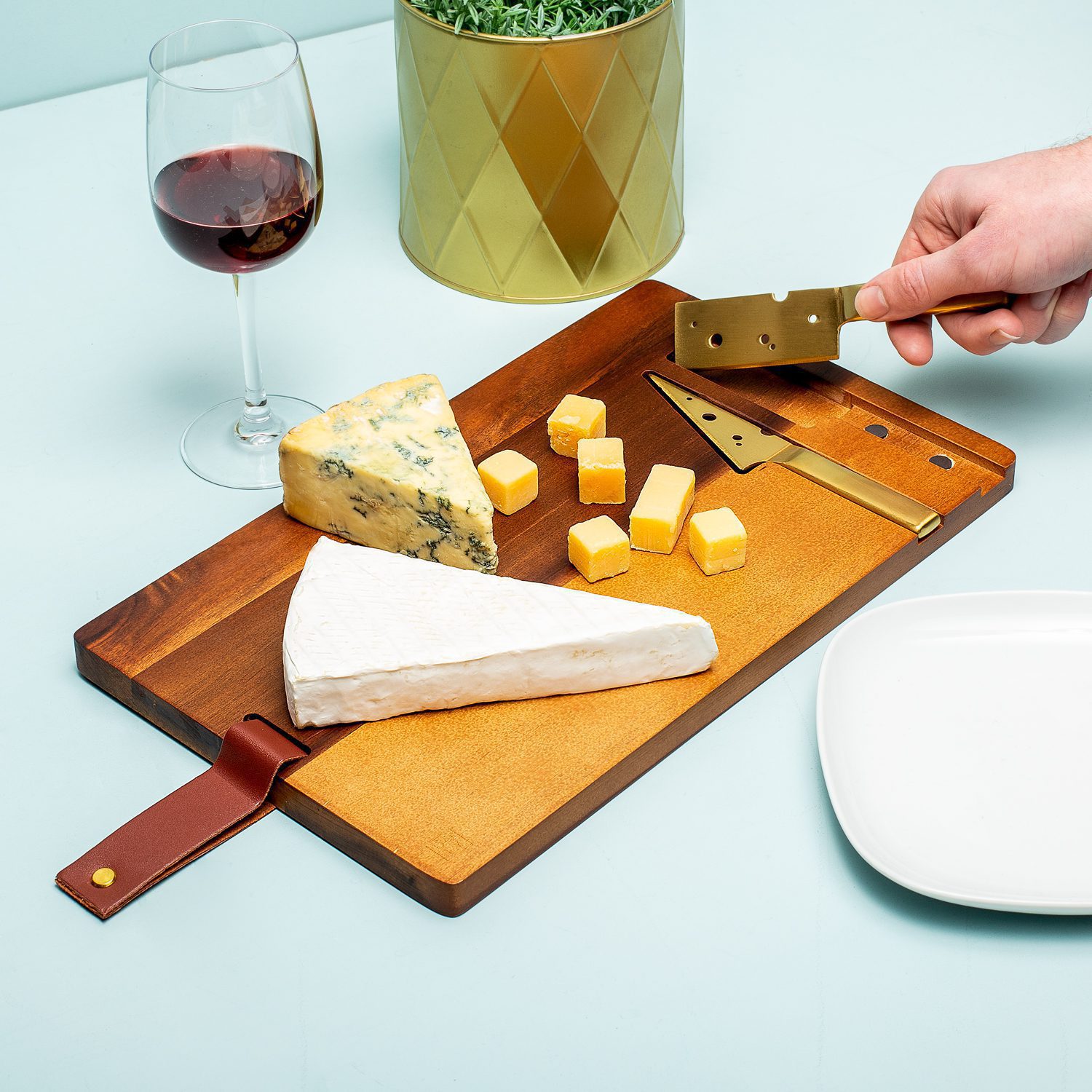 Houten Kaasplank Met Gouden Messen (Set Van 3) Houten Kaasplank Met Gouden Messen (Set Van 3)