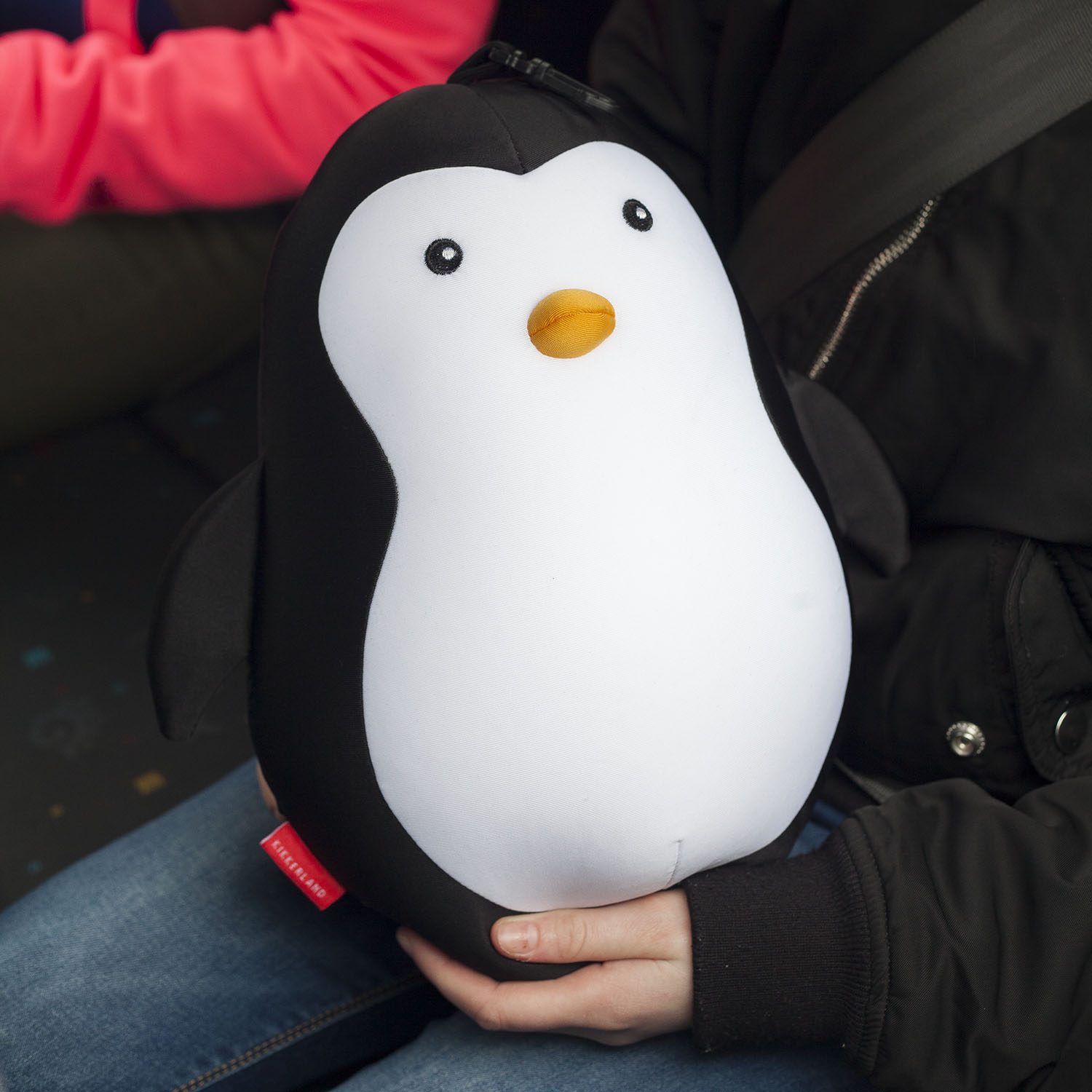 Kikkerland Zip En Flip Knuffel En Reiskussen - Pinguin