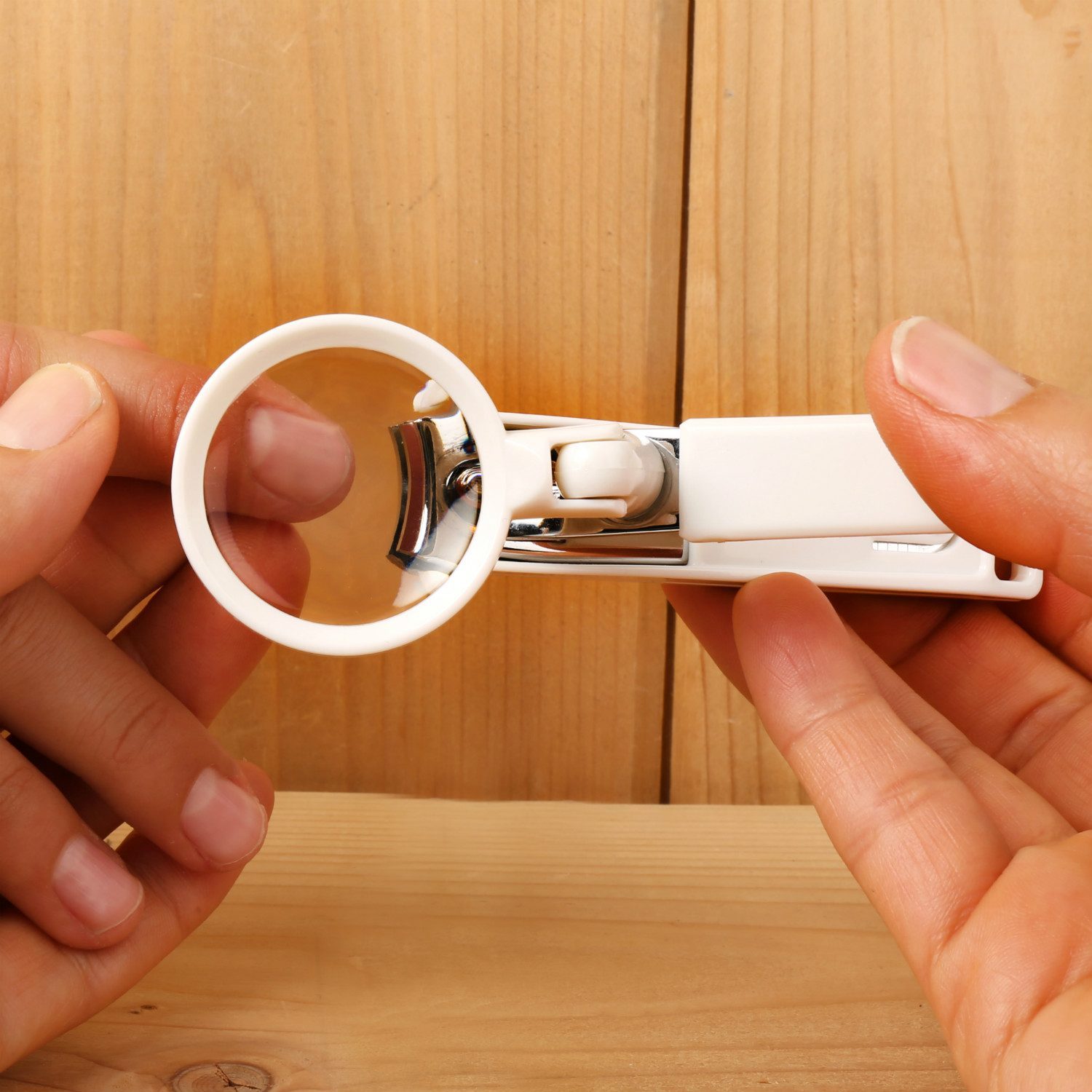 Kikkerland Nagelknipper Met Vergrootglas