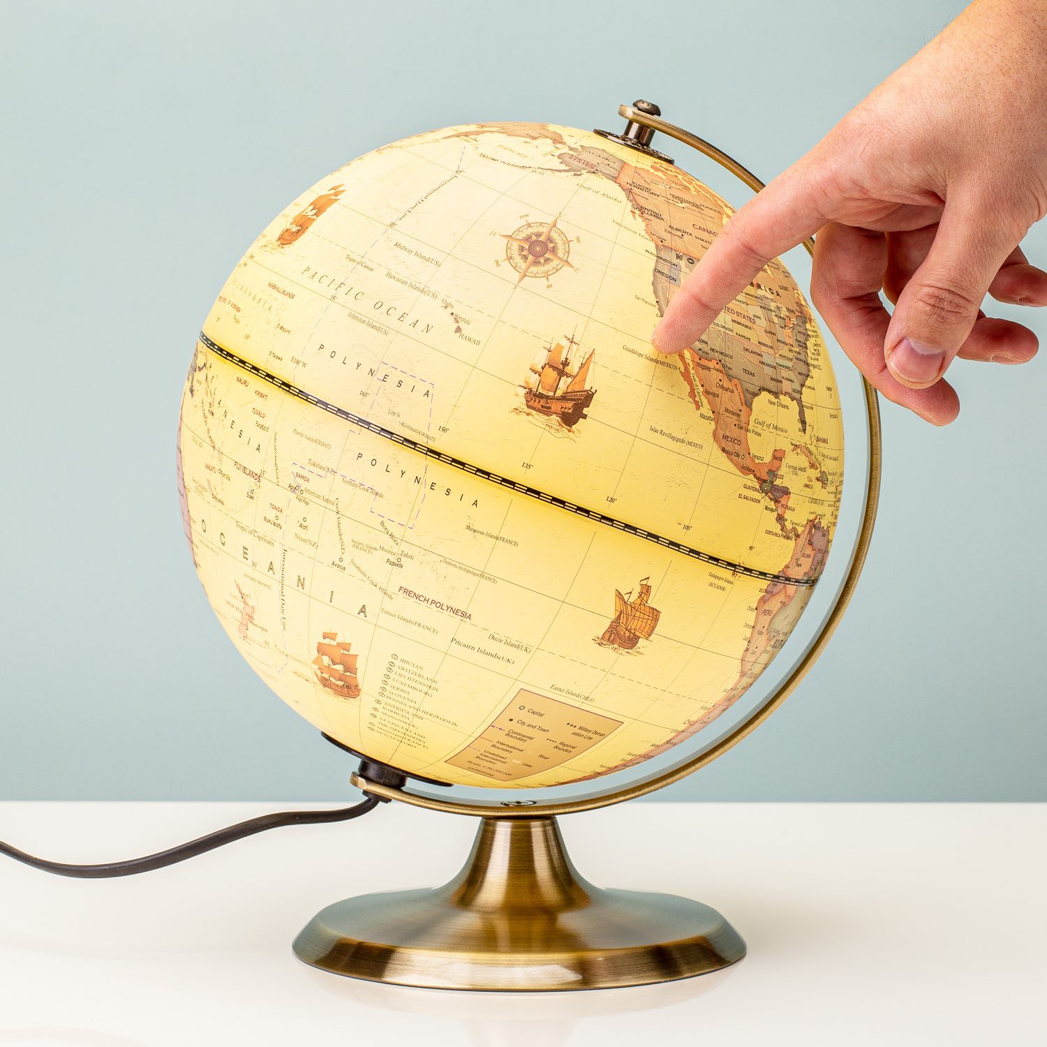 Antieke Globe Met Verlichting