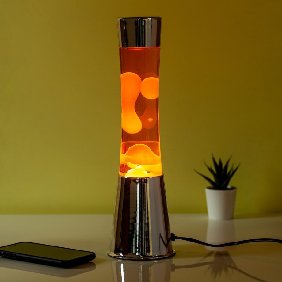 Lavalamp zilver met oranje vloeistof en oranje lava