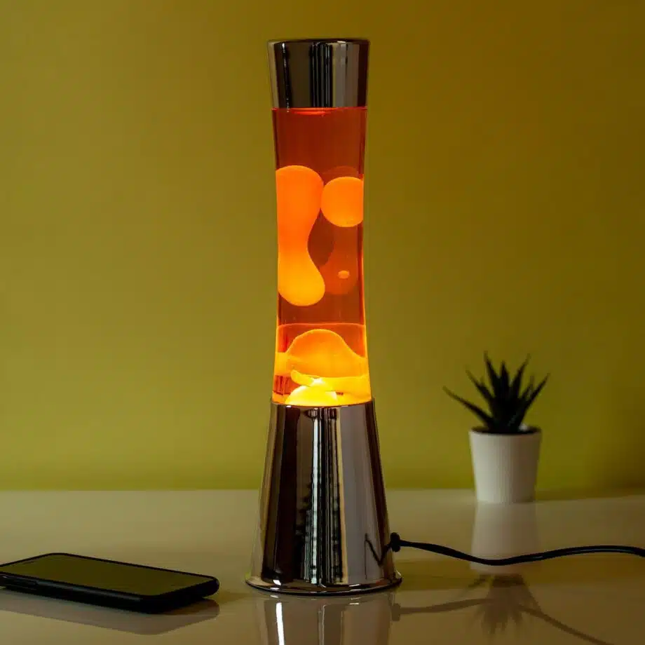 Lavalamp zilver met oranje vloeistof en oranje lava
