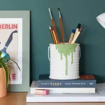 Pennenhouder in de vorm van een verfpot