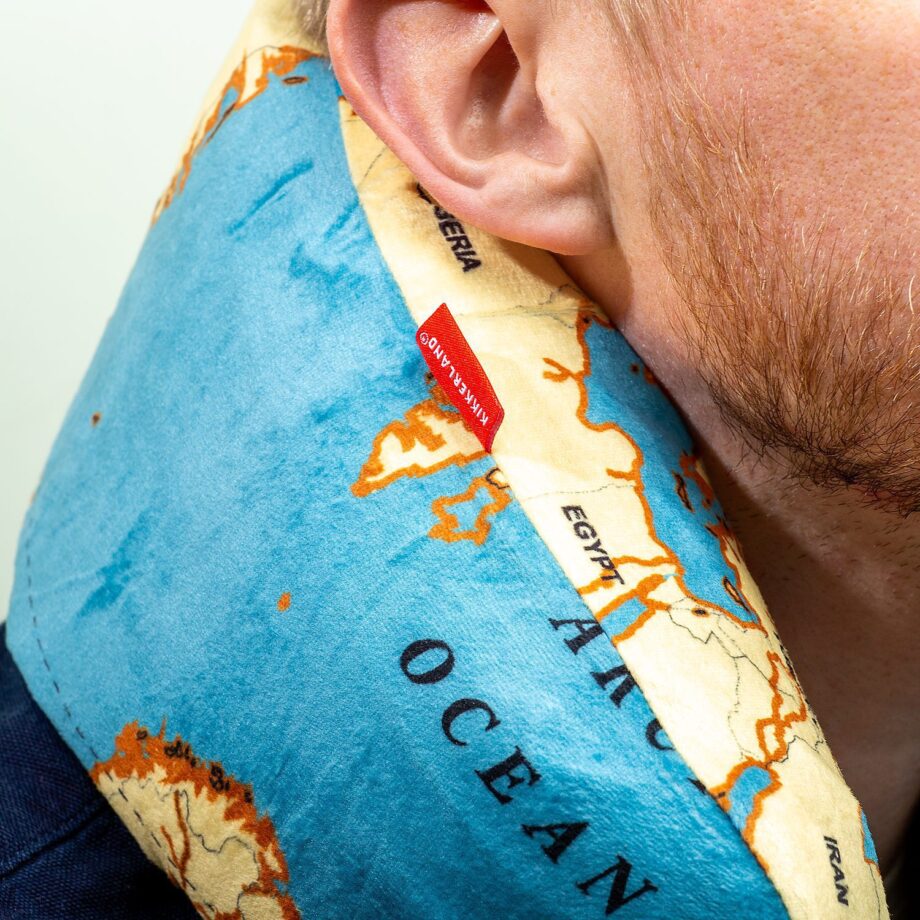 Wereldkaart opblaasbaar nekkussen
