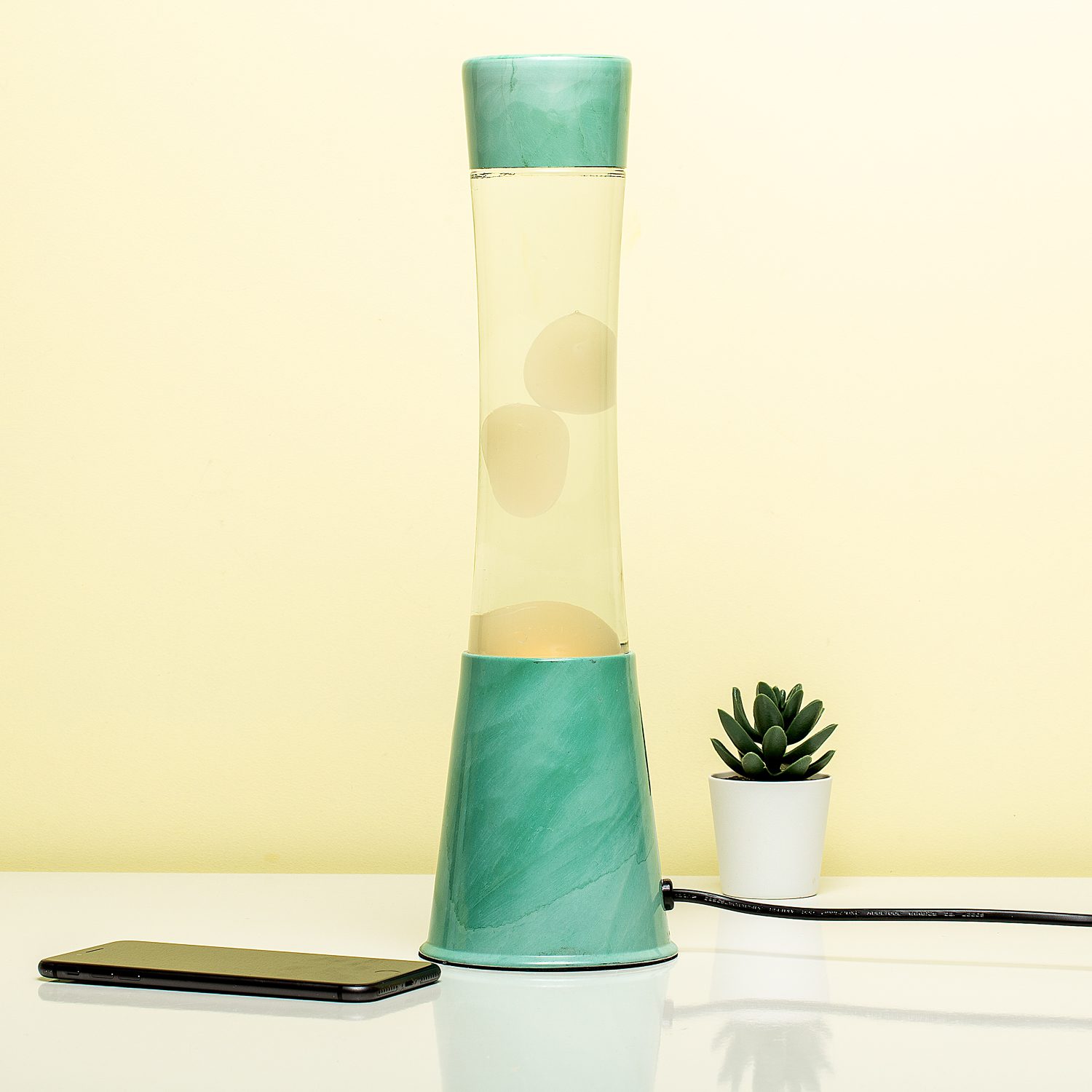Lavalamp Groen Met Transparante Vloeistof En Gele Lava Lavalamp Groen Met Transparante Vloeistof En Gele Lava