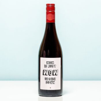 Wijnfles Mom is wow upside down - Rood (Merlot)