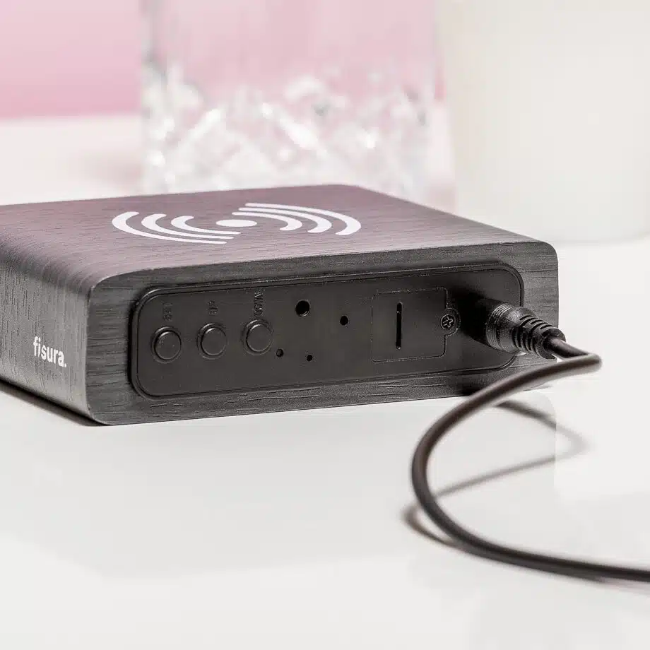 Wekker met smartphonelader