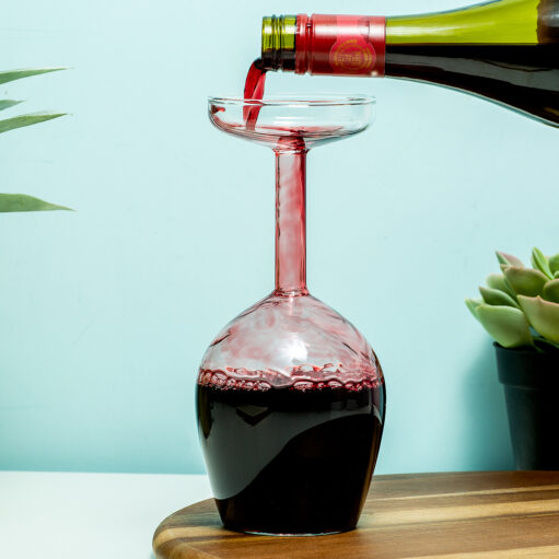 Omgekeerd wijnglas - met wijn