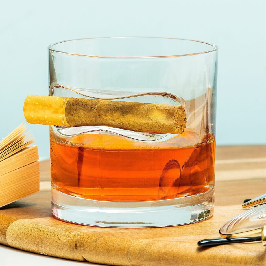 Whiskey glas met sigaarhouder