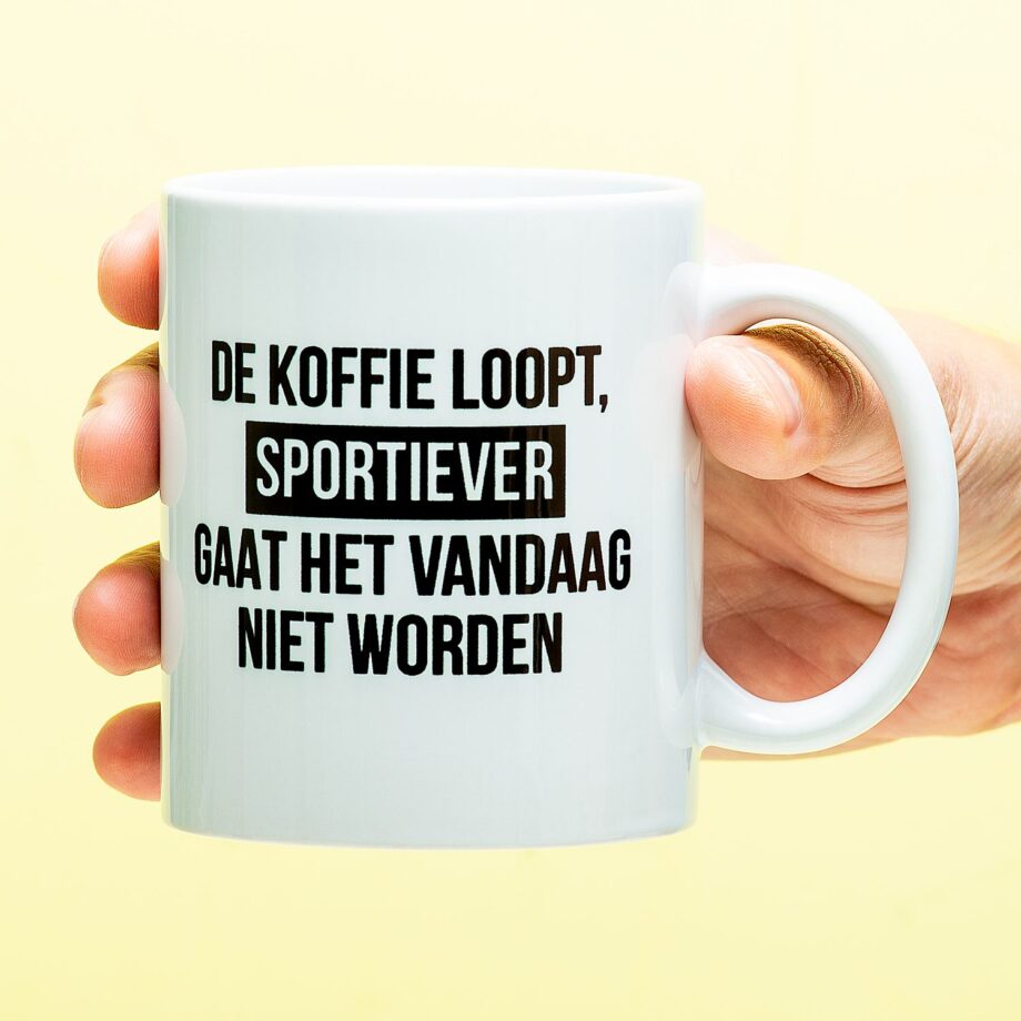 Mok De koffie loopt