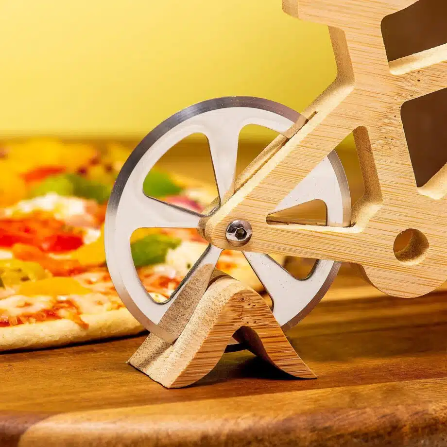 Houten fiets pizzasnijder
