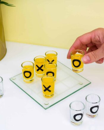 Tic Tac Toe drankspel met shotglaasjes