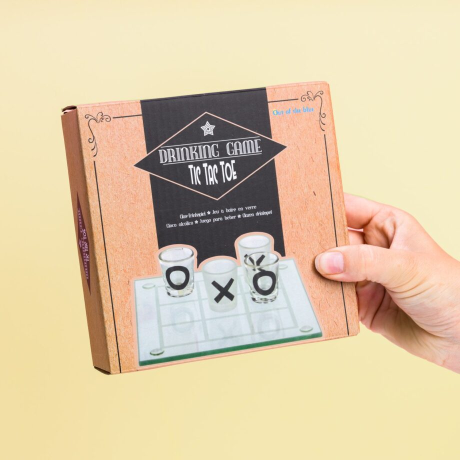Tic Tac Toe drankspel met shotglaasjes