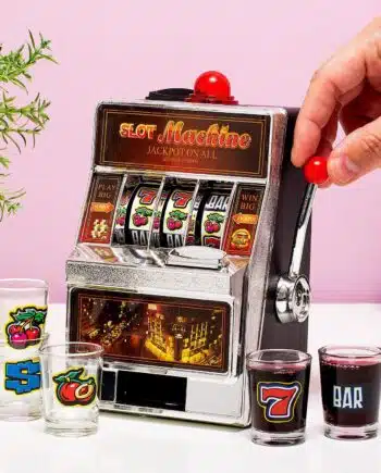Gokautomaat drankspel met shotglaasjes