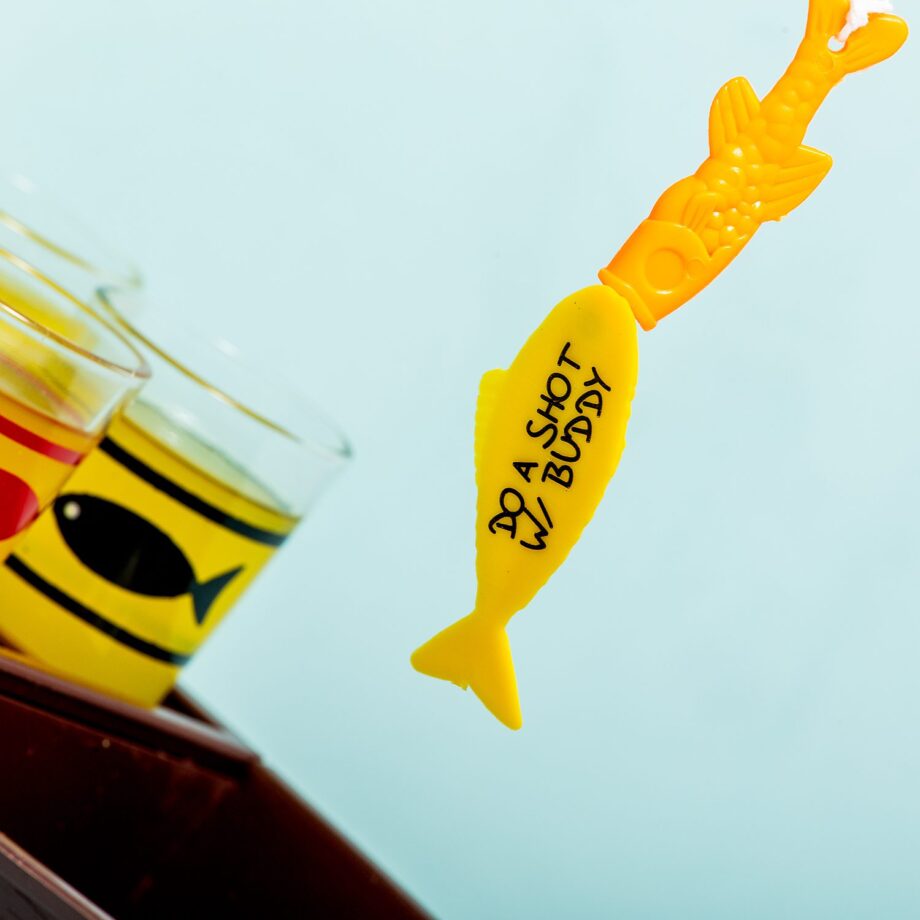 Vis drankspel met shotglaasjes