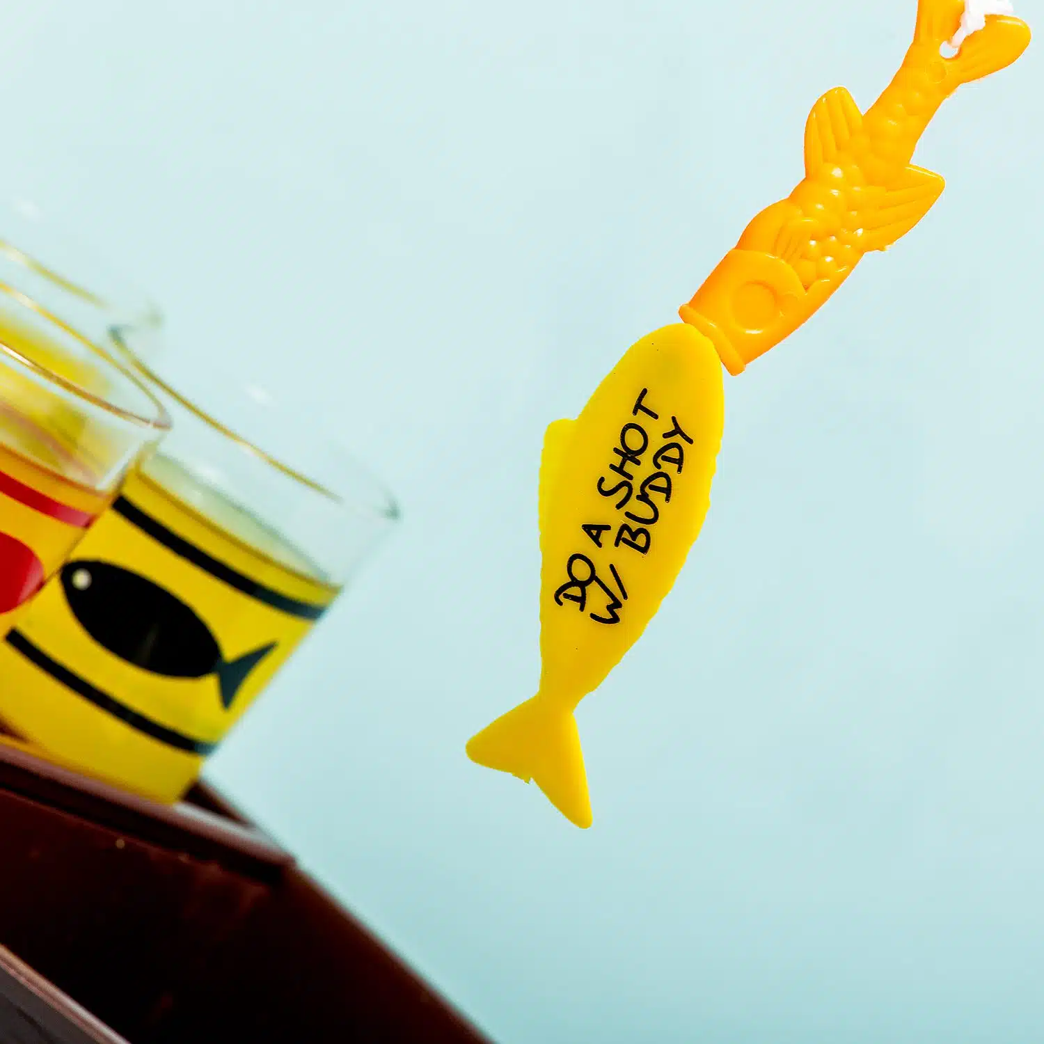 Vis drankspel met shotglaasjes