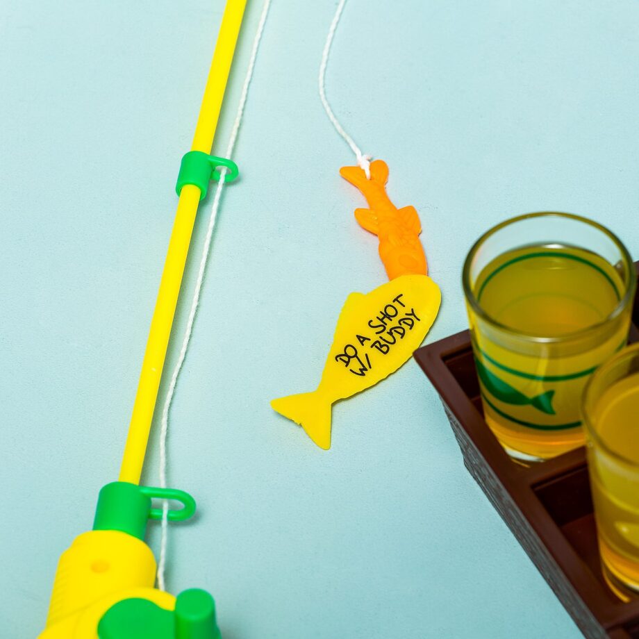 Vis drankspel met shotglaasjes