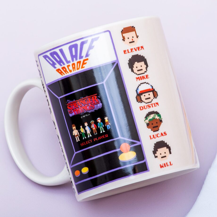 Stranger Things Palace Arcade mok en sokken