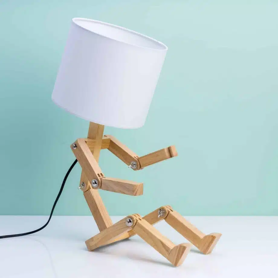 Mens houten tafellamp