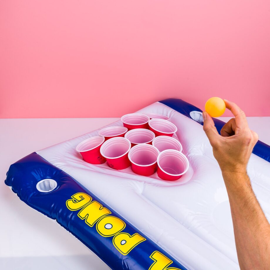 Beer pong luchtbed + 20 bekers en 2 ballen