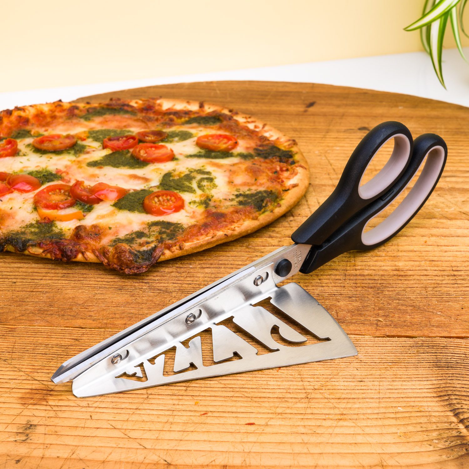 573492-Out of the blue-Pizza cutter with lifter-2