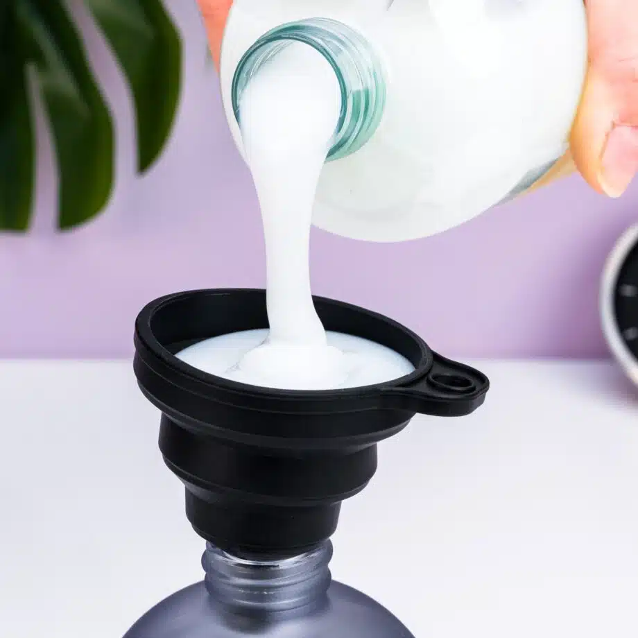 Wash Your Fucking Hands zeepdispenser