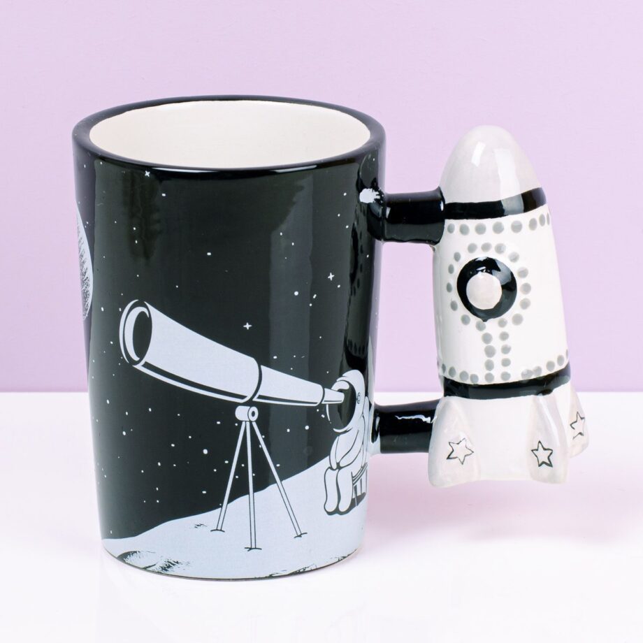 Space mok met raket oor