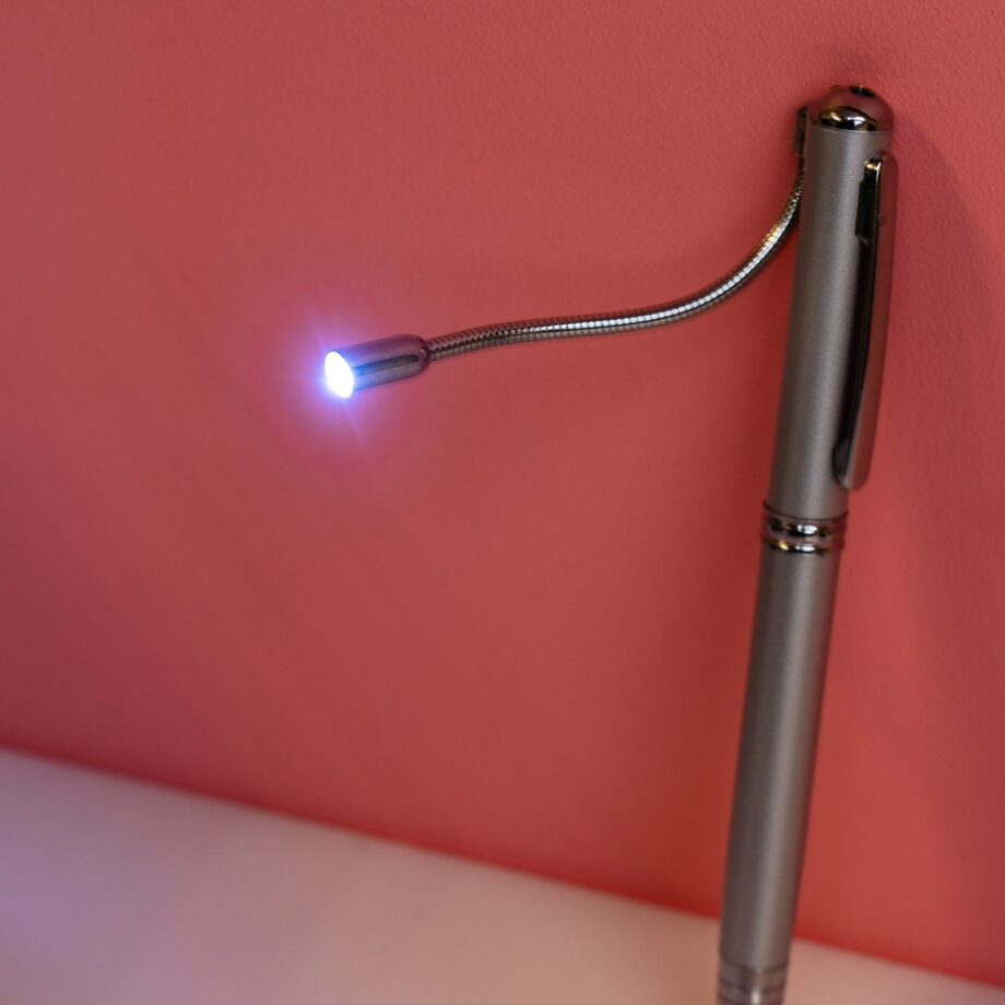 Pen met onzichtbare inkt en verlichting