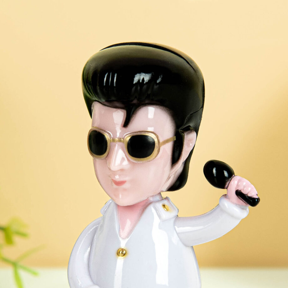 Elvis poppetje op zonne-energie