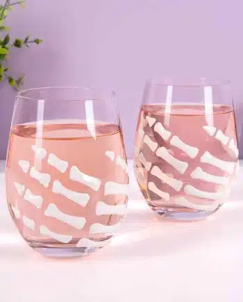 Glas met skelethand (set van 2)