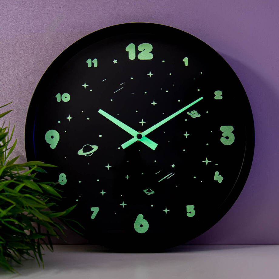 Glow in the dark ruimteklok