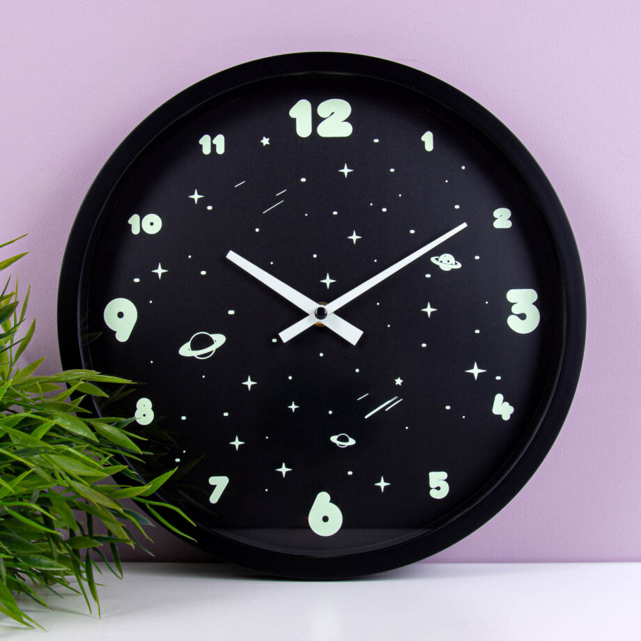 Glow in the dark ruimteklok
