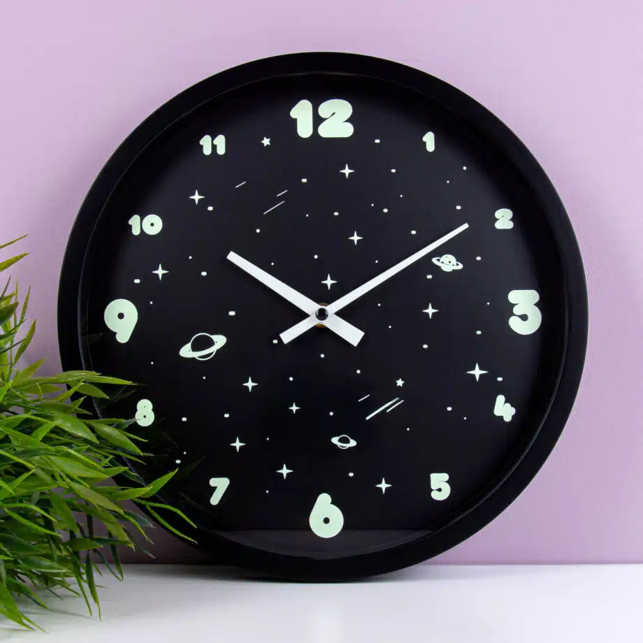 Glow in the dark ruimteklok