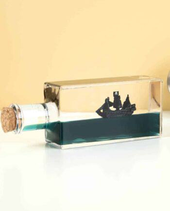 Onzinkbaar piratenschip in fles