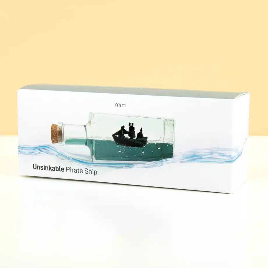 Onzinkbaar piratenschip in fles