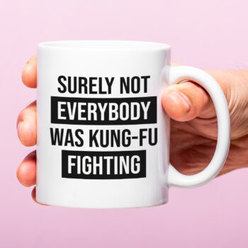 Mok met Tekst ‘’Surely not everybody was kung-fu fighting’’ | Materiaal: Keramiek | 33 cl | Mok met Tekst | Koffie Mok | Grappige Cadeau |  Vaatwasser bestendig | Humor | Mok met grappige tekst