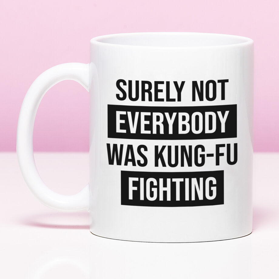 Mok met Tekst ‘’Surely not everybody was kung-fu fighting’’ | Materiaal: Keramiek | 33 cl | Mok met Tekst | Koffie Mok | Grappige Cadeau |  Vaatwasser bestendig | Humor | Mok met grappige tekst