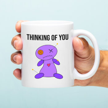 Mok met Tekst ‘’Thinking of you’’ | Materiaal: Keramiek | 33 cl | Mok met Tekst | Koffie Mok | Grappige Cadeau |  Vaatwasser bestendig | Humor | Mok met grappige tekst