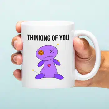 Mok met Tekst ‘’Thinking of you’’ | Materiaal: Keramiek | 33 cl | Mok met Tekst | Koffie Mok | Grappige Cadeau |  Vaatwasser bestendig | Humor | Mok met grappige tekst
