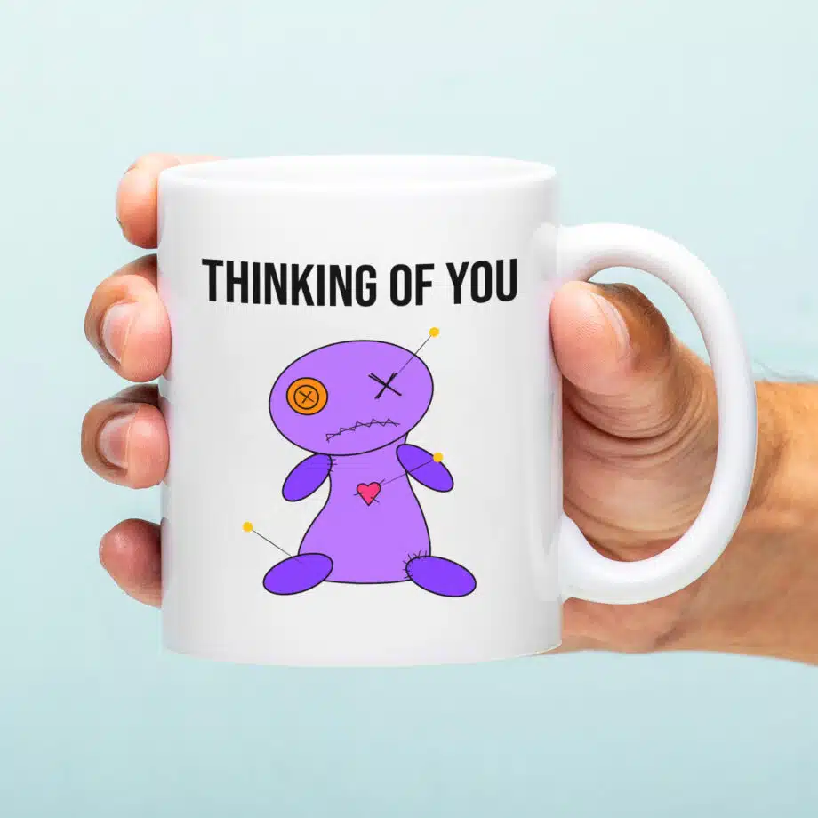 Mok met Tekst ‘’Thinking of you’’ | Materiaal: Keramiek | 33 cl | Mok met Tekst | Koffie Mok | Grappige Cadeau |  Vaatwasser bestendig | Humor | Mok met grappige tekst