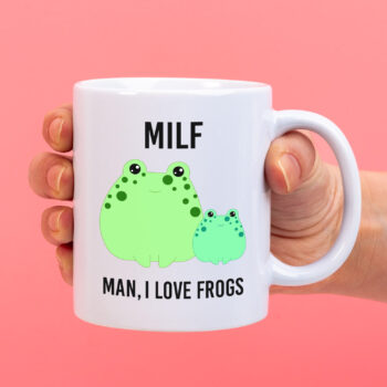 Mok met Tekst ‘’Milf Man, I love frogs’’ | Materiaal: Keramiek | 33 cl | Mok met Tekst | Koffie Mok | Grappige Cadeau |  Vaatwasser bestendig | Humor | Mok met grappige tekst