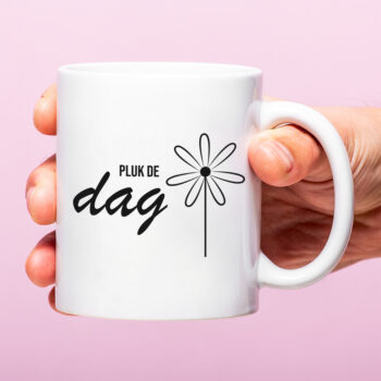 Mok met Tekst ‘’Pluk de dag’’ | Materiaal: Keramiek | 33 cl | Mok met Tekst | Koffie Mok | Grappige Cadeau |  Vaatwasser bestendig | Humor | Mok met grappige tekst