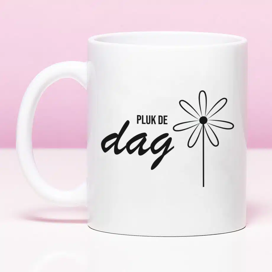 Mok met Tekst ‘’Pluk de dag’’ | Materiaal: Keramiek | 33 cl | Mok met Tekst | Koffie Mok | Grappige Cadeau |  Vaatwasser bestendig | Humor | Mok met grappige tekst