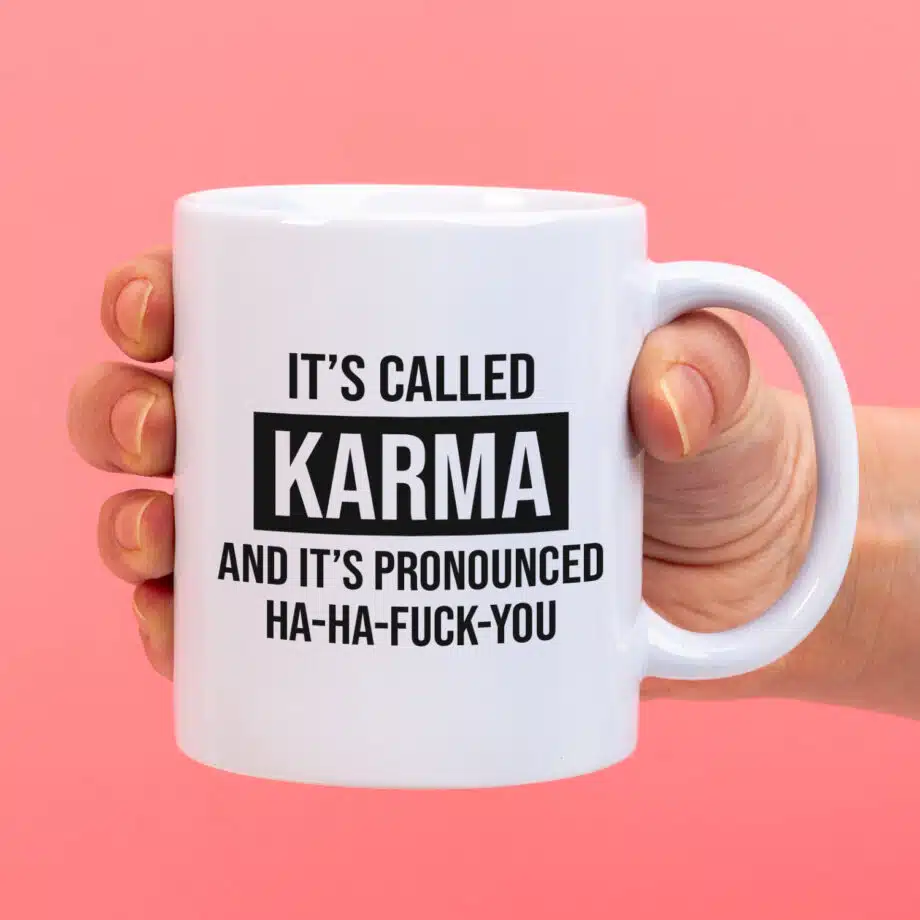 Mok met Tekst ‘’Its called karma’’ | Materiaal: Keramiek | 33 cl | Mok met Tekst | Koffie Mok | Grappige Cadeau | Vaatwasser bestendig | Humor | Mok met grappige tekst