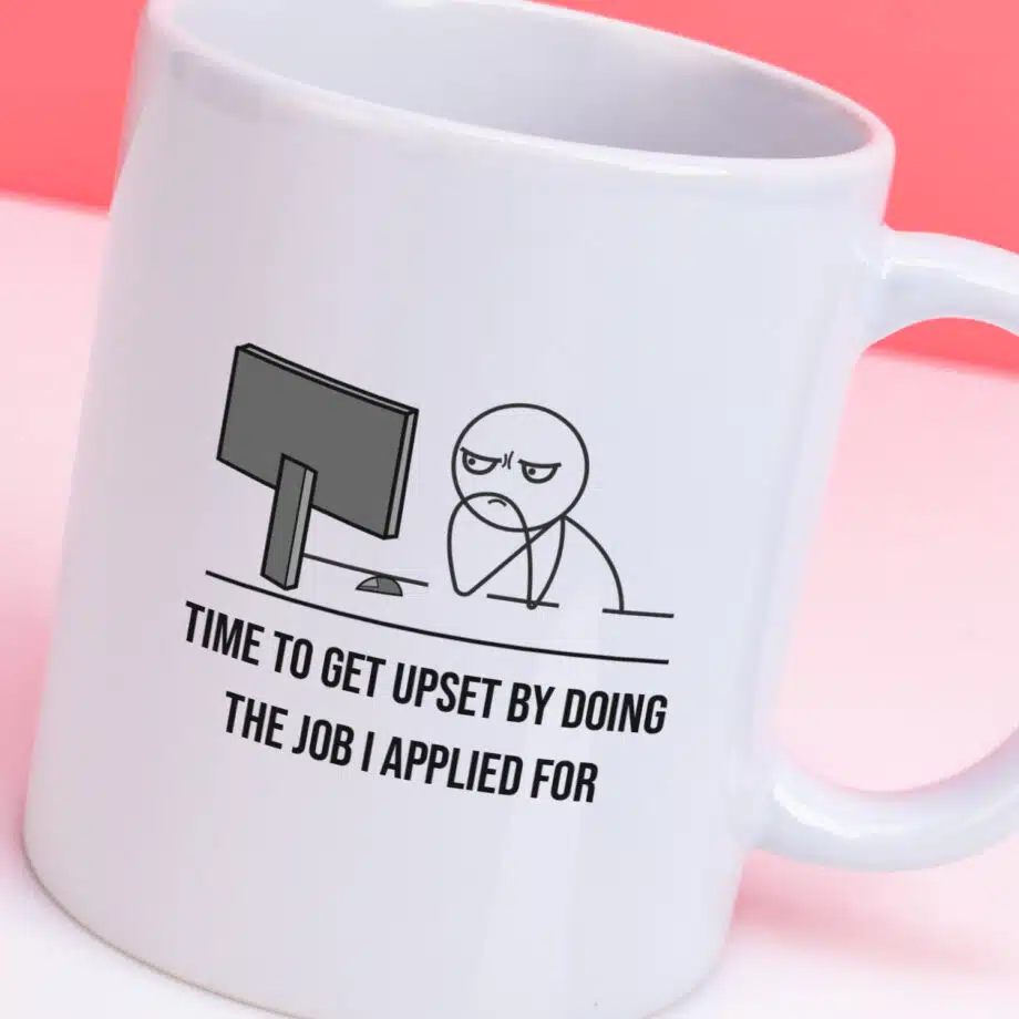 Mok met Tekst ‘’Time to get upset’’ | Materiaal: Keramiek | 33 cl | Mok met Tekst | Koffie Mok | Grappige Cadeau |  Vaatwasser bestendig | Humor | Mok met grappige tekst