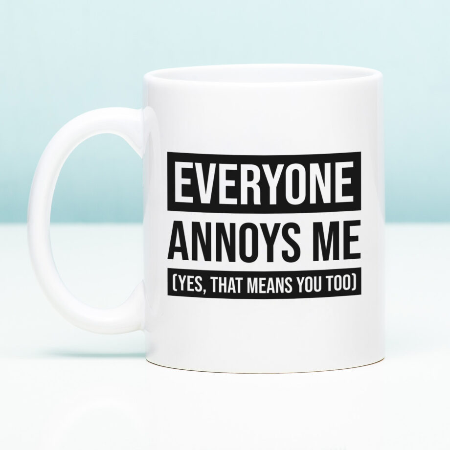Mok met Tekst ‘’Everyone annoys me’’ | Materiaal: Keramiek | 33 cl | Mok met Tekst | Koffie Mok | Grappige Cadeau |  Vaatwasser bestendig | Humor | Mok met grappige tekst