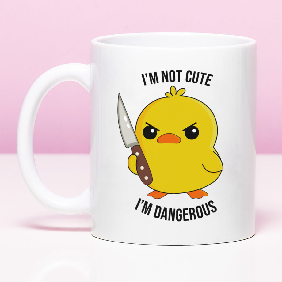 Mok met Tekst ‘’I'm not cute I'm dangerous’’ | Materiaal: Keramiek | 33 cl | Mok met Tekst | Koffie Mok | Grappige Cadeau | Vaatwasser bestendig | Humor | Mok met grappige tekst